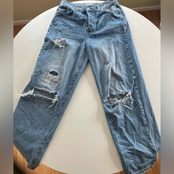 Forever 21 Light Wash Ripped Jeans - Picture 1 of 6